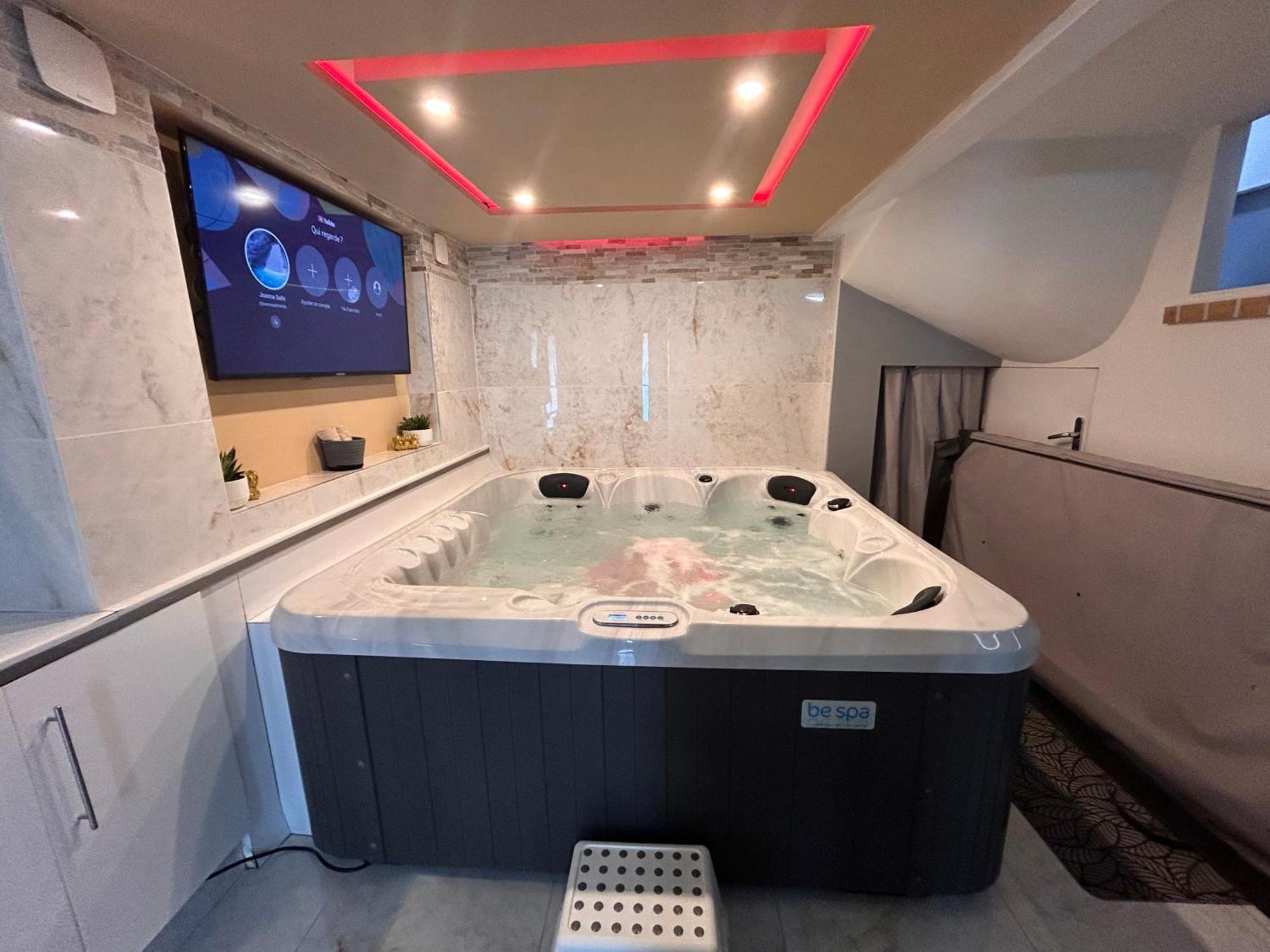 Spa Jacuzzi Moon White Vaudherland 外观 照片